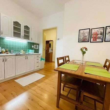 Lovely 2Bdr In Center, Wifi & Self-Check In Братислава Екстер'єр фото