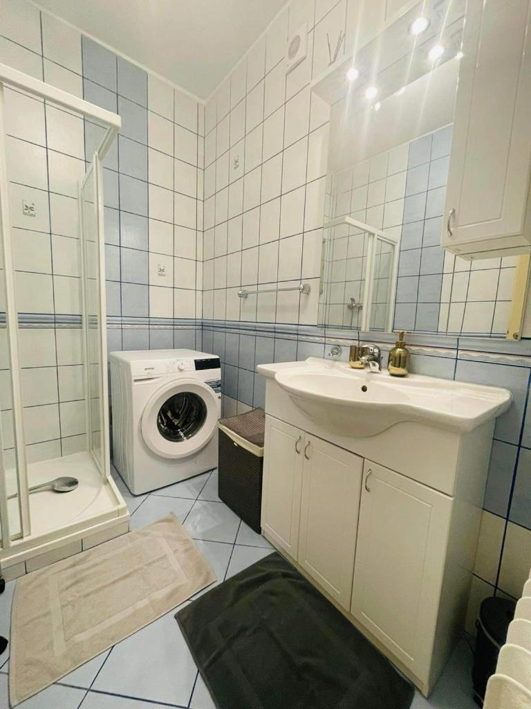 Lovely 2Bdr In Center, Wifi & Self-Check In Братислава Екстер'єр фото