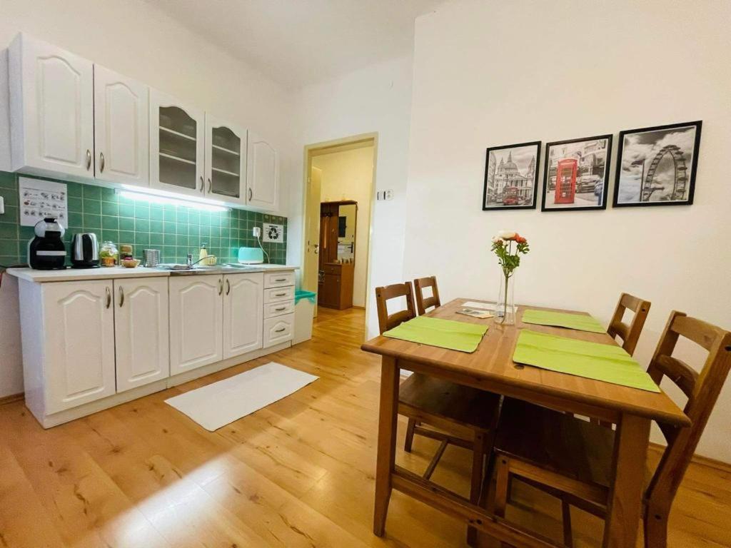 Lovely 2Bdr In Center, Wifi & Self-Check In Братислава Екстер'єр фото